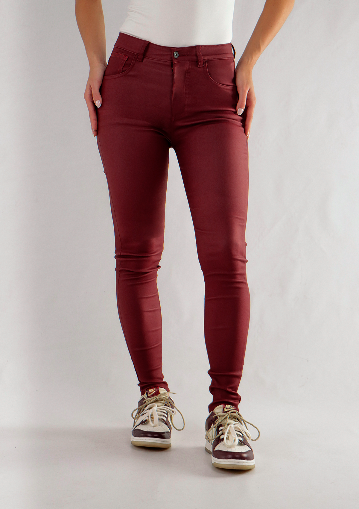 Jean Skinny Vinotinto En Cuero - 115090