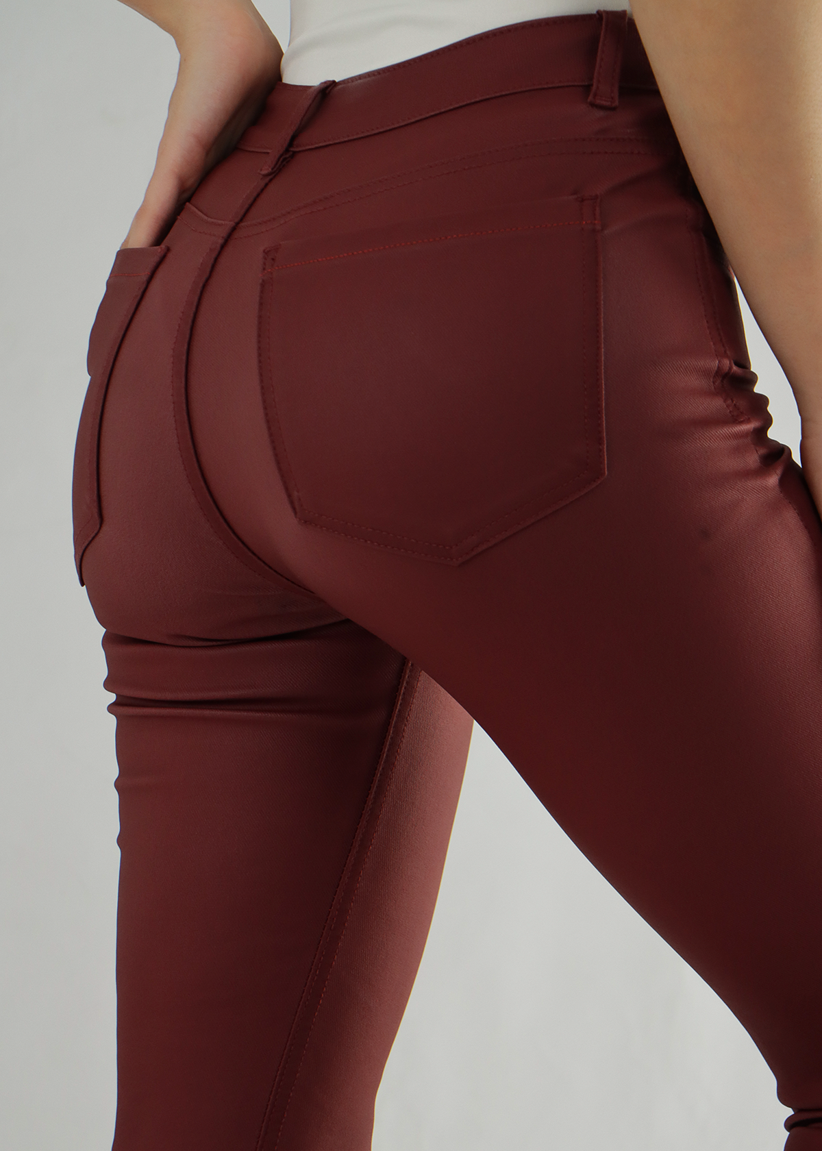 Jean Skinny Vinotinto En Cuero - 115090