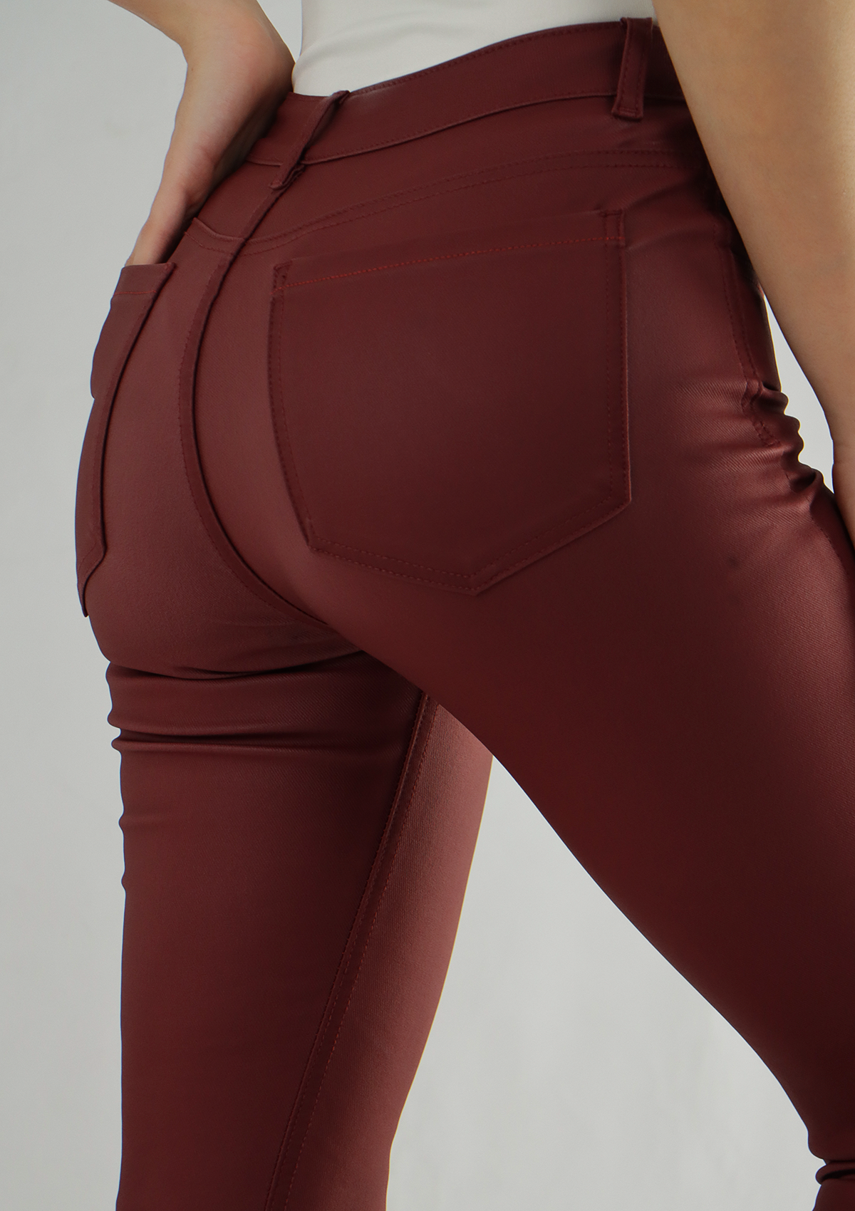 Jean Skinny Vinotinto En Cuero - 115090