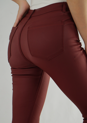 Jean Skinny Vinotinto En Cuero - 115090