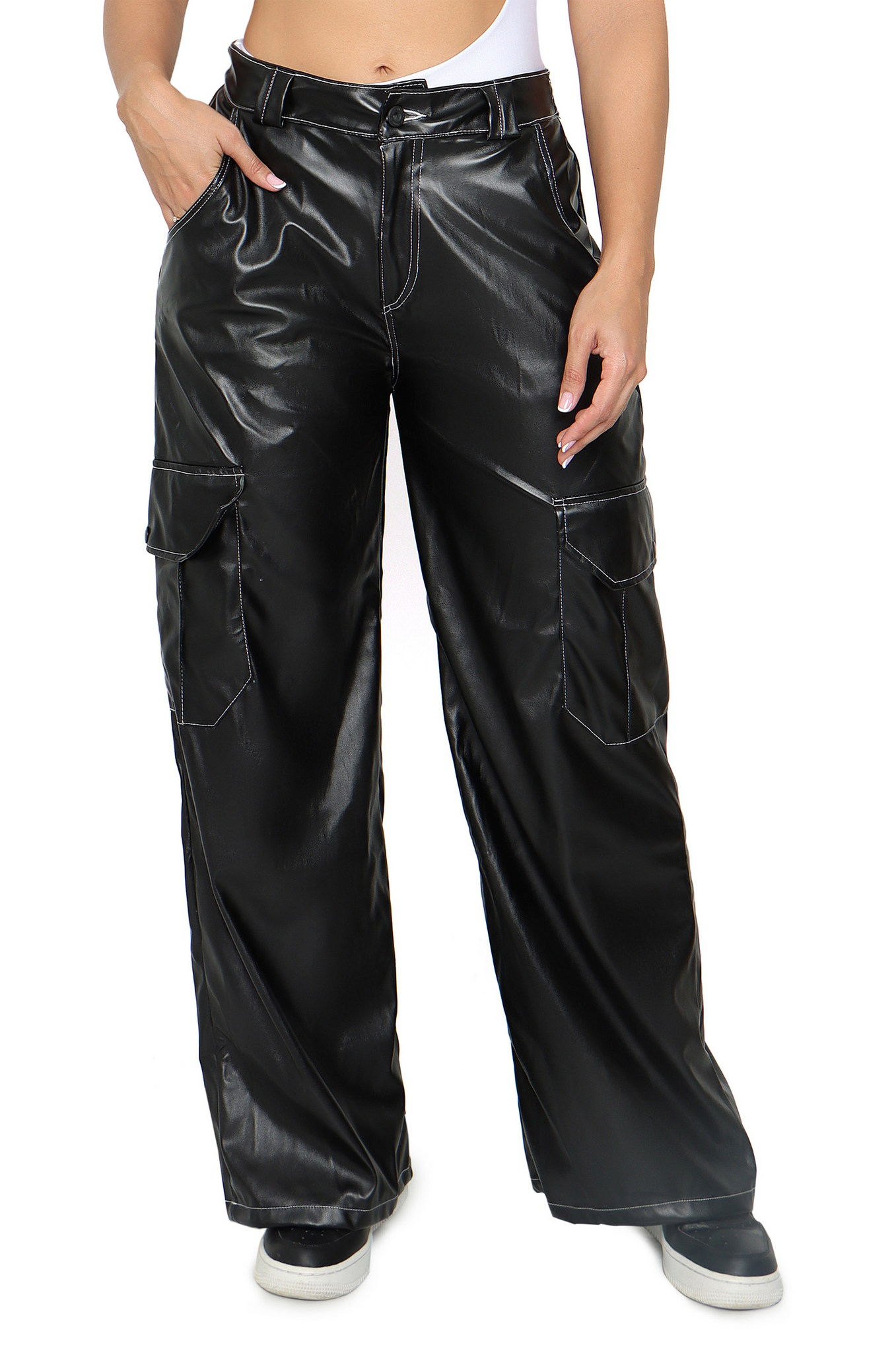 Pantalón cargo tipo cuero - P52028